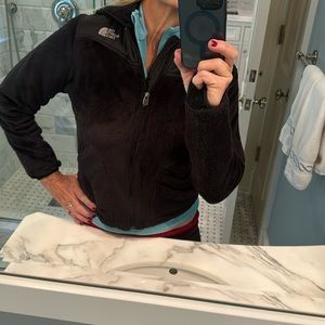 North face Denali jacket in black with hood xs